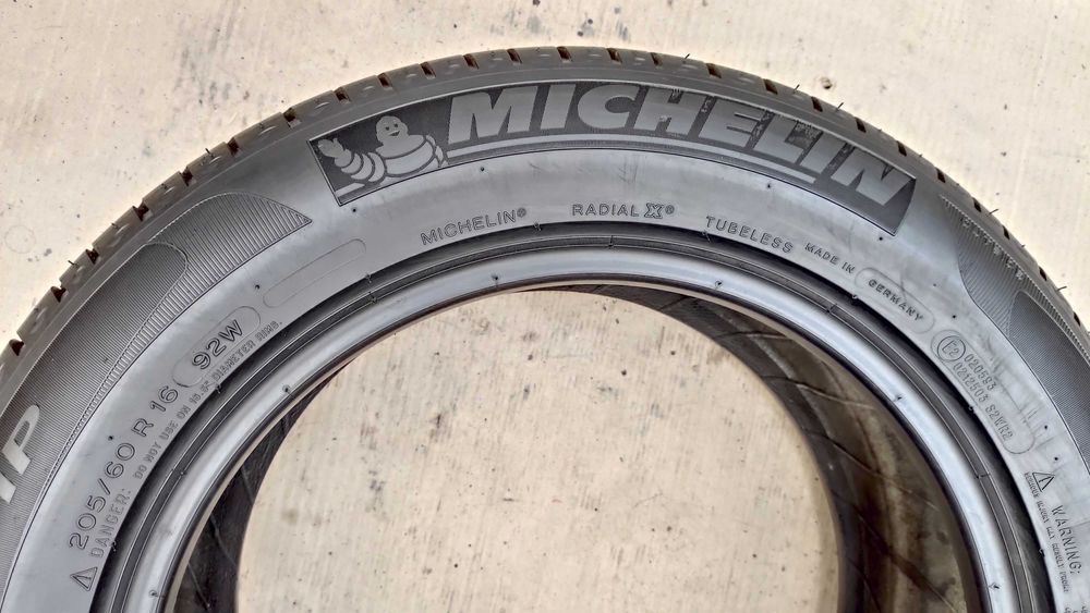 шини 205/60R16. Dunlop. нові Франція! Michelin