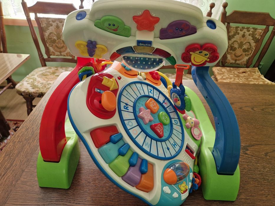 Stolik panel.grający i zestaw gimnastyczny dla niemowląt Chicco
