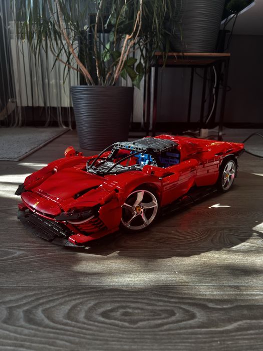 Lego technic Ferrari Daytona SP3 зібраний/розібраний
