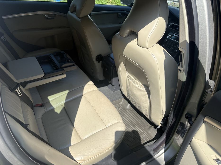 Volvo v70 2,4 diesel 2008 skora navi el klapa