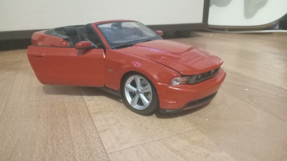 Колекційна модель 1.18 Ford Mustang