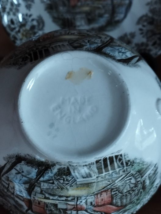 Pires e Chávena de Duas Asas - Mill Stream