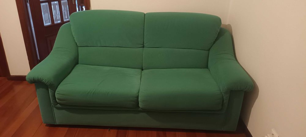 Sofá-cama usado de 2 lugares