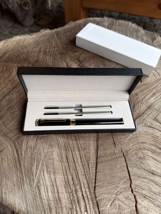 Caneta Premium com carga extra e estojo, ideal para presentes e brinde