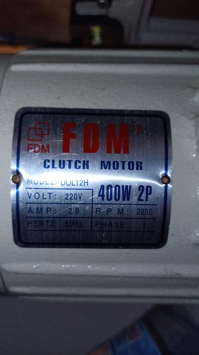 Промислова швейна машинка.