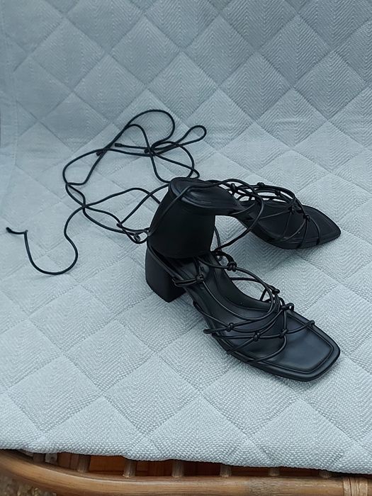 Sapatos de atilho