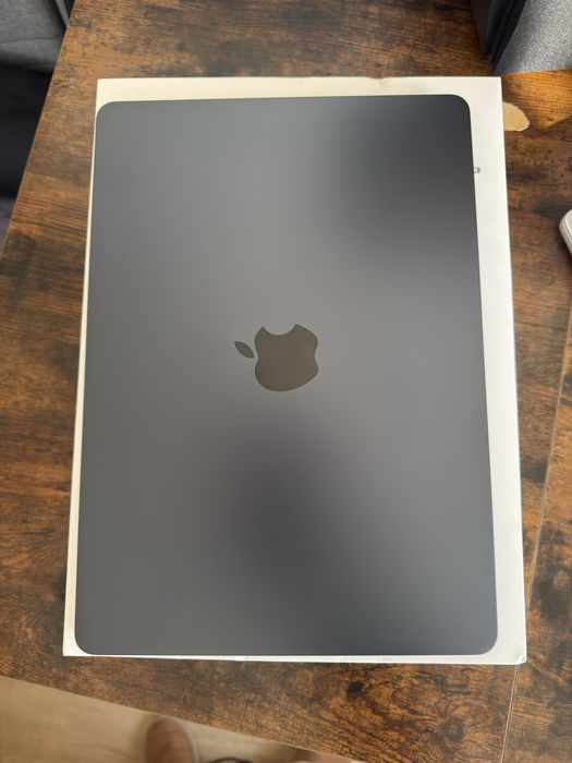 Macbook Air M3 256/8 - 13”