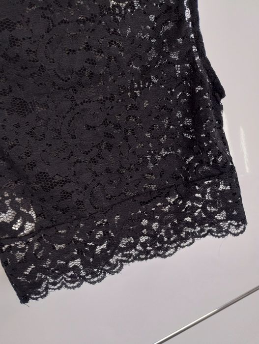 Czarny top koronkowy Bershka