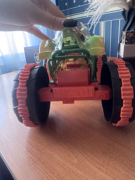 Автомобиль на радиоуправлении Hot Wheels Monster Trucks