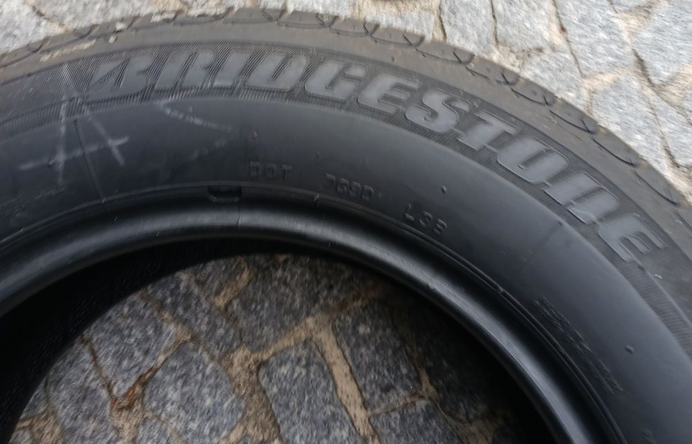 Vendo pneus semi-novos 225/60/15 Bridgestone