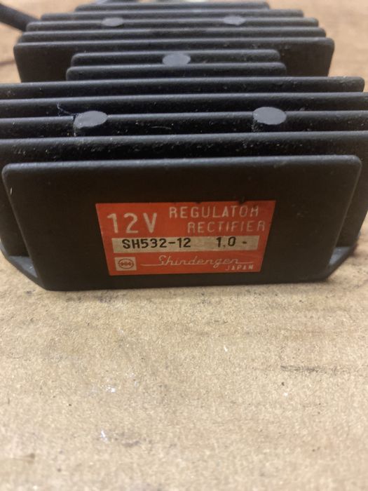 Honda CN 250 / CB 450 N/ XBR 500 S regulator napięcia B403