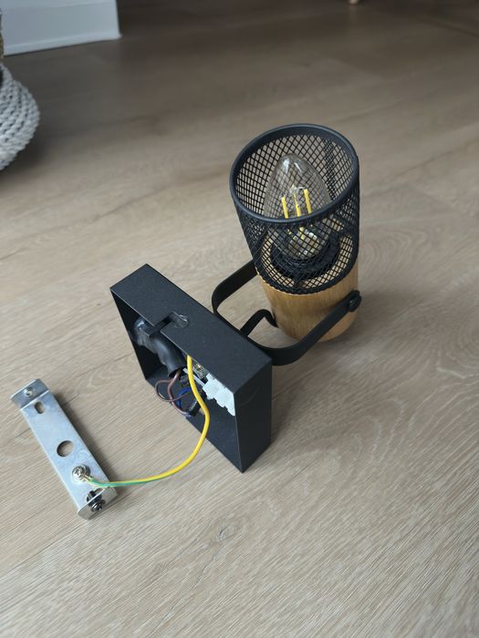 Lampka naścienna z żarówką