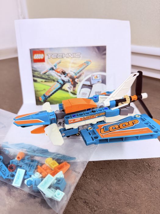 Конструктор LEGO Technic 42117 2 види літака