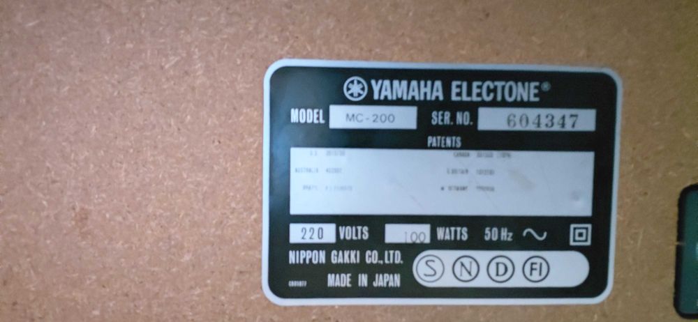 Órgão Yamaha Electone MC-200