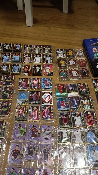 Karty piłkarskie w albumie ekstraklasa.