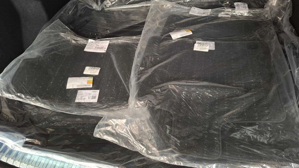 Dywaniki welurowe Audi OEM oryginalne Audi Q5 3gen 2025-, warte 900 PLN