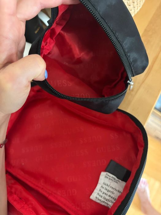 Guess kosmetyczka mała i duża czarna elegancka na pędzle
