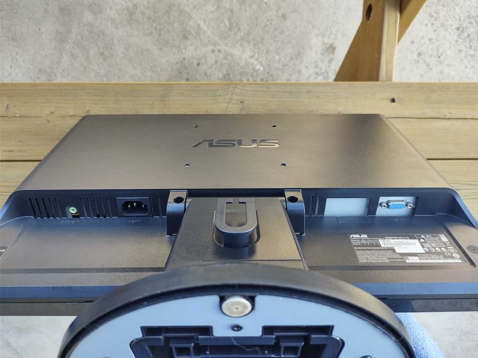 Asus 20" LCD Monitor, Like New64752320358914123