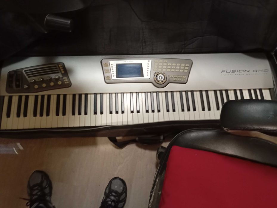 Vendo órgão Alesus a funcionar perfeitamente.