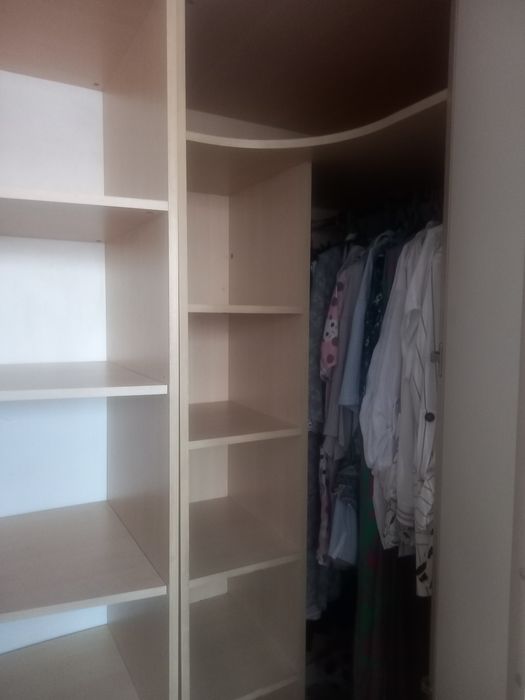 Продам угловой шкаф