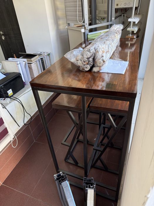 Барний столик з кріслами новий