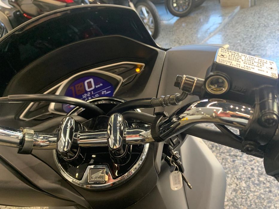 Honda PCX de 2020 em estado Irrepreensível. 12897 Kms Sempre assistida na Honda