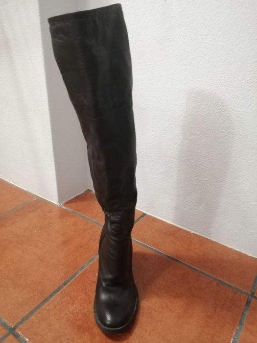 Botas cano alto em pele genuína