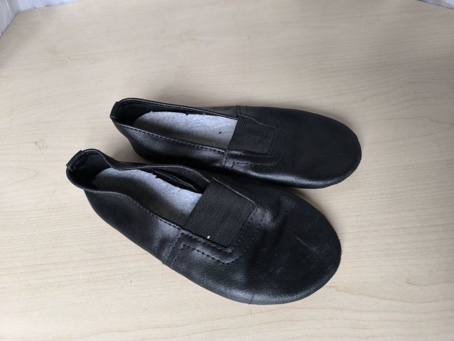 Чешки чорні дитячі шкіряні, р. 19,5 см та 17,5 см