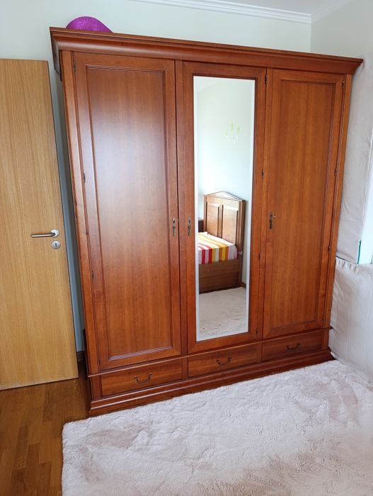 Jogo de quarto em madeira maciça