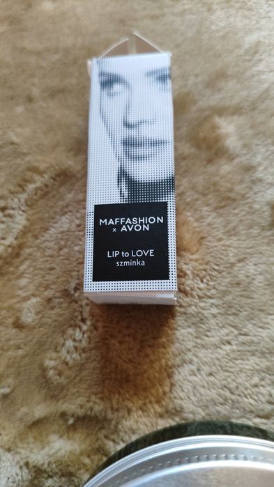 Pomadka Avon kolor brązowy