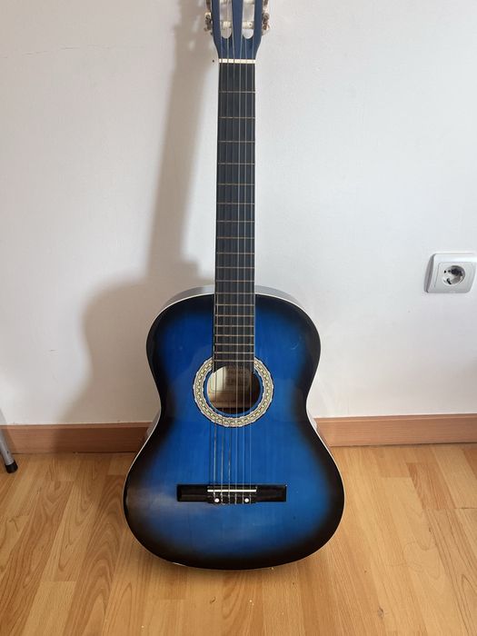 Guitarra acústica de cordas de nylon azul