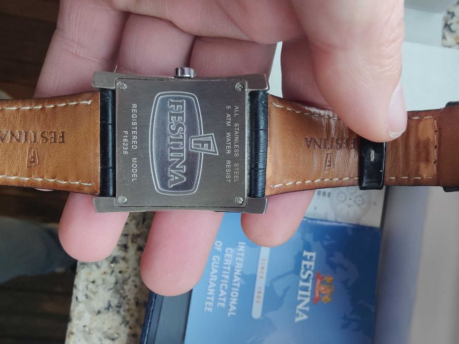 Relógio Festina com caixa e documentos