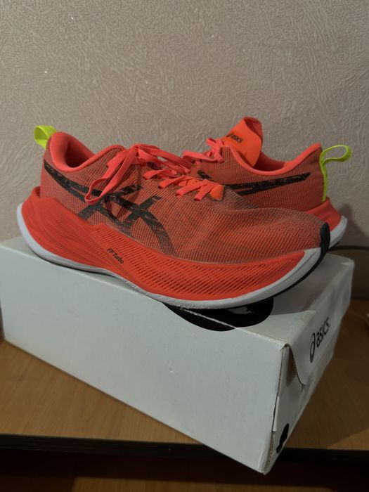 Кросівки Asics Superblast