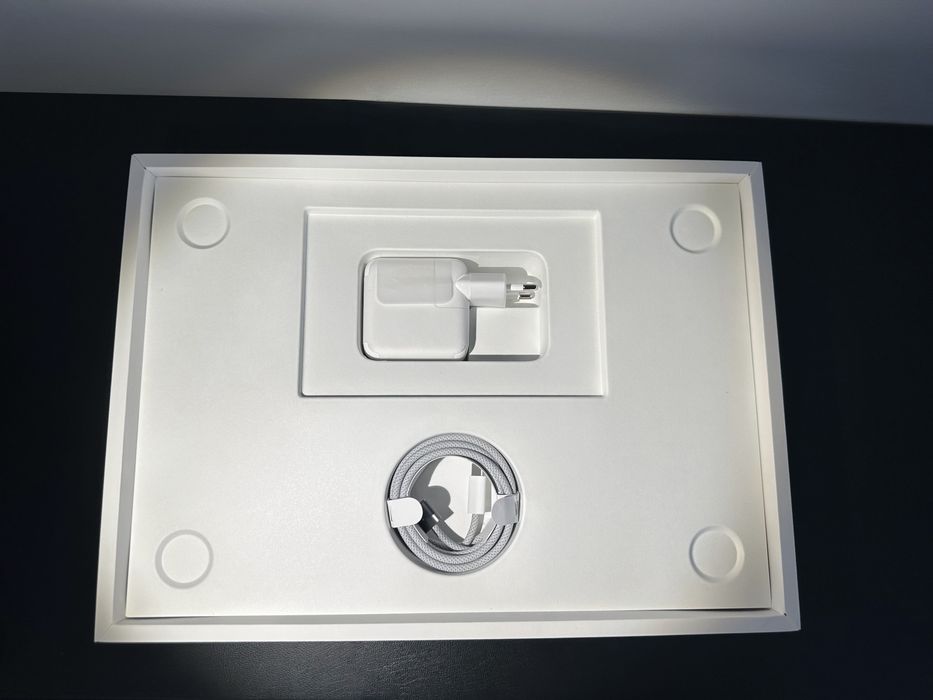 MacBook Air 13" M3 2024 - 8 GB RAM - 256 GB SSD [GARANTIA 2 ANOS]