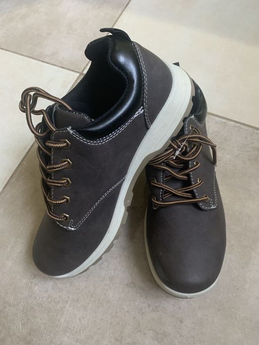 Нові осінні черевики туфлі р.41(26 см)