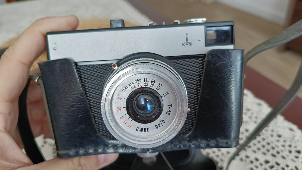 Aparat analogowy Łomo w skórzanym etui