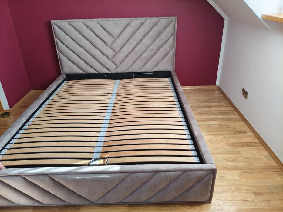 Łóżko tapicerowane