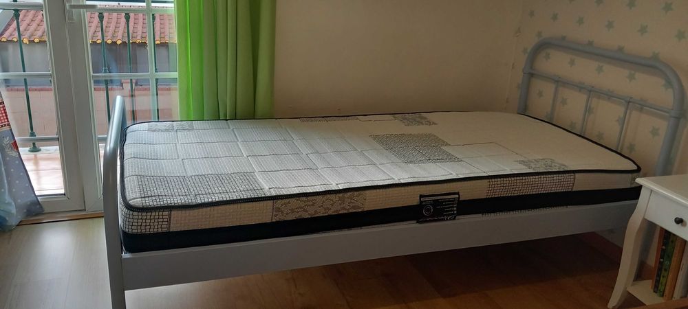 Cama de Criança em ótimo estado + Grátis Colcha e resguardo de colchão