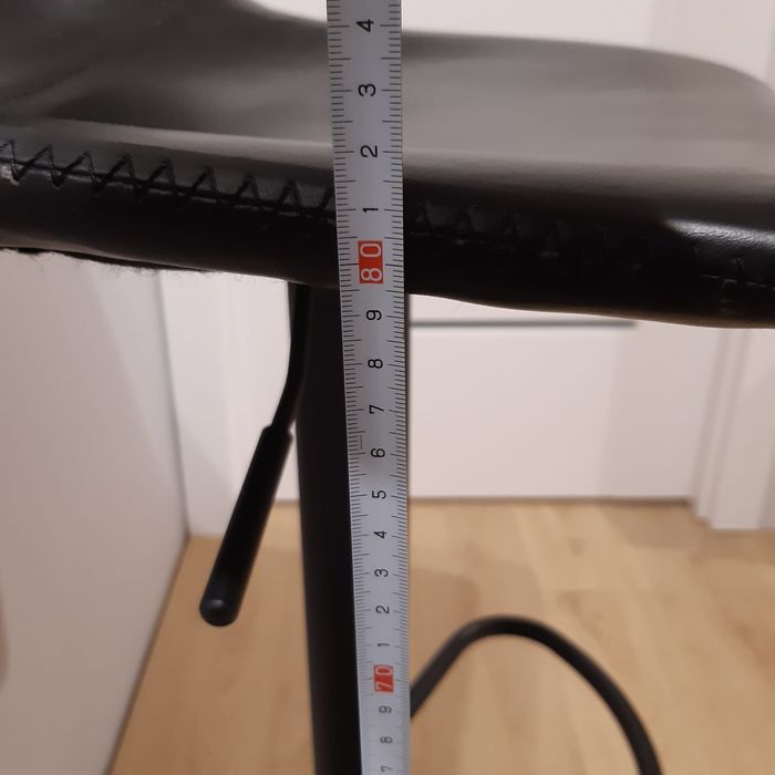 Skórzany hoker obrotowy Agata Meble