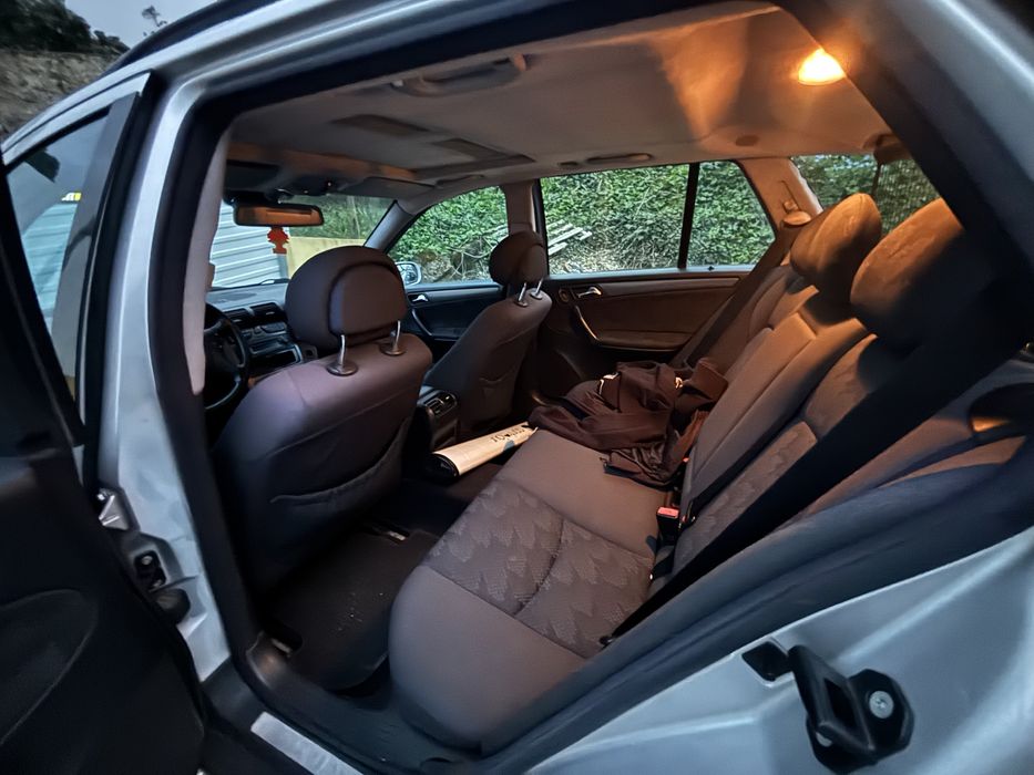 Mercedes C220 - Gasóleo - ACEITO TROCAS / RETOMAS