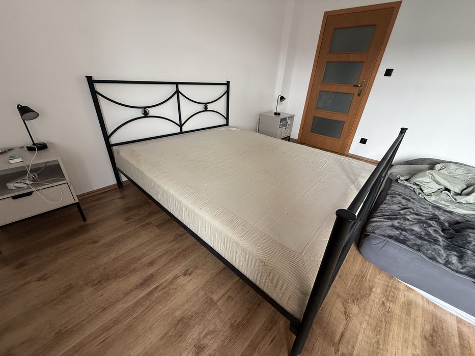 Łóżko 160x200 cm z materacem