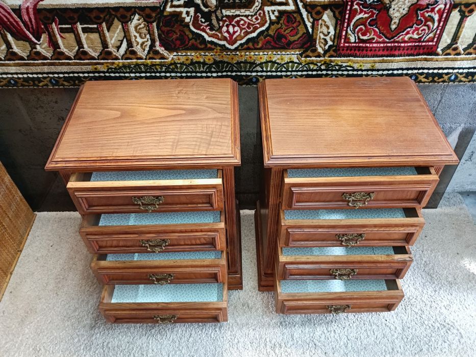 Mobiliário Quarto de casal vintage, cama, comoda com espelho e duas me