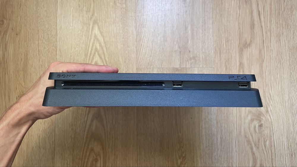 PS4 Slim 500 GB com avaria