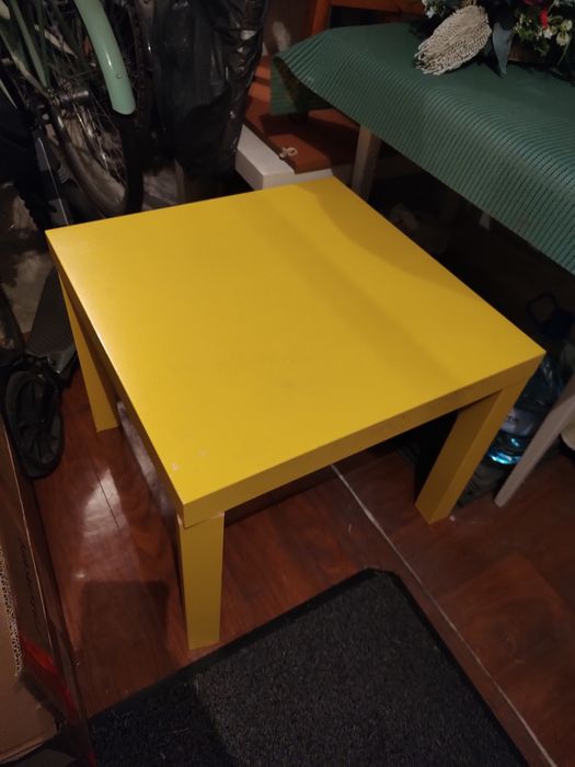Żółty stolik dla malucha Ikea Lack