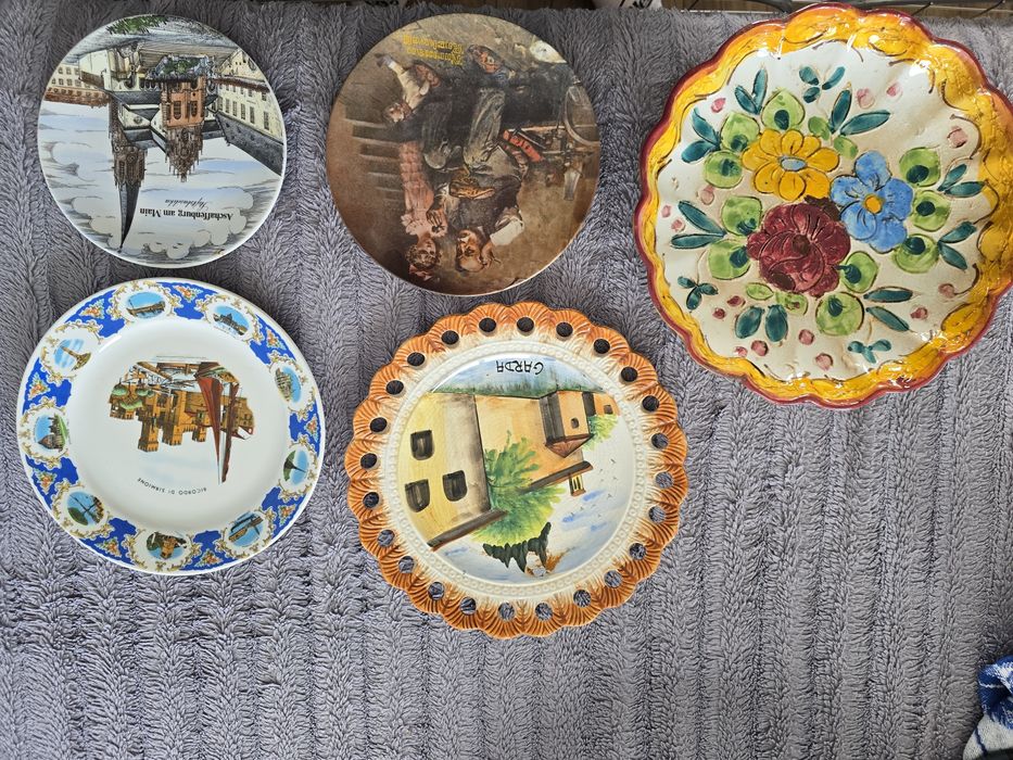 Zestaw talerzy kolekcjonerskich