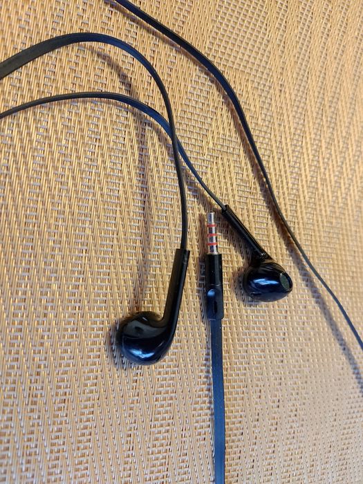 Наушники -гарнитура для телефона 3.5 мм.