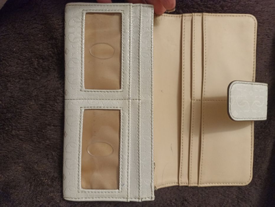Гаманець бренду GUESS