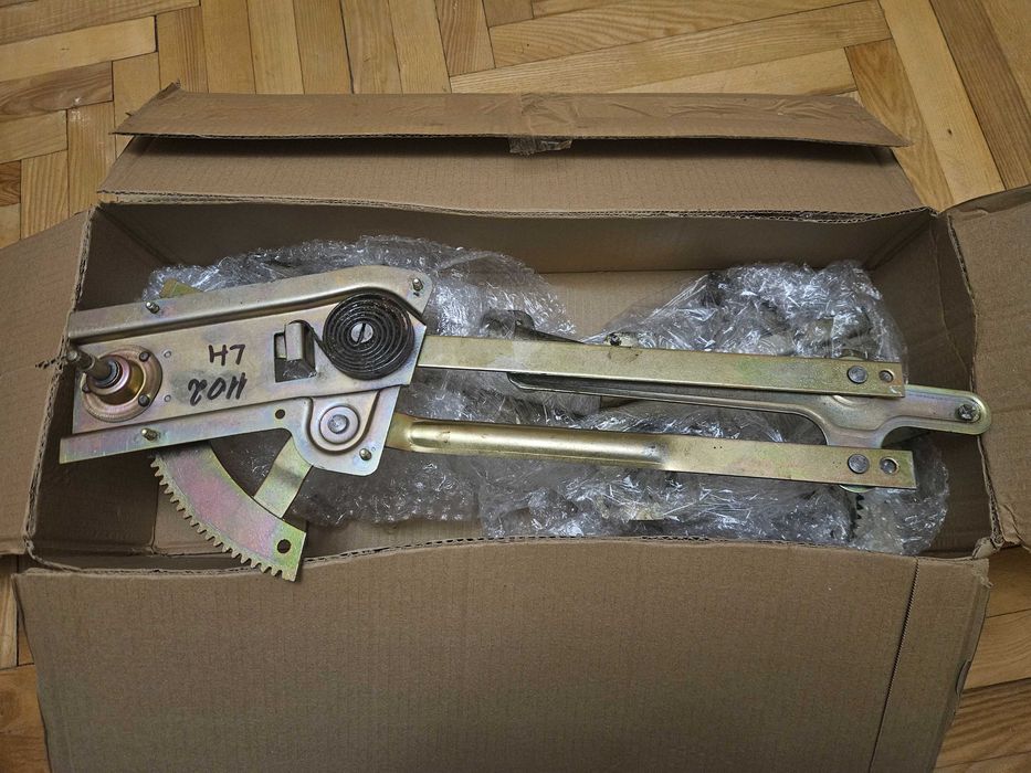 Склопідйомник таврія лівий