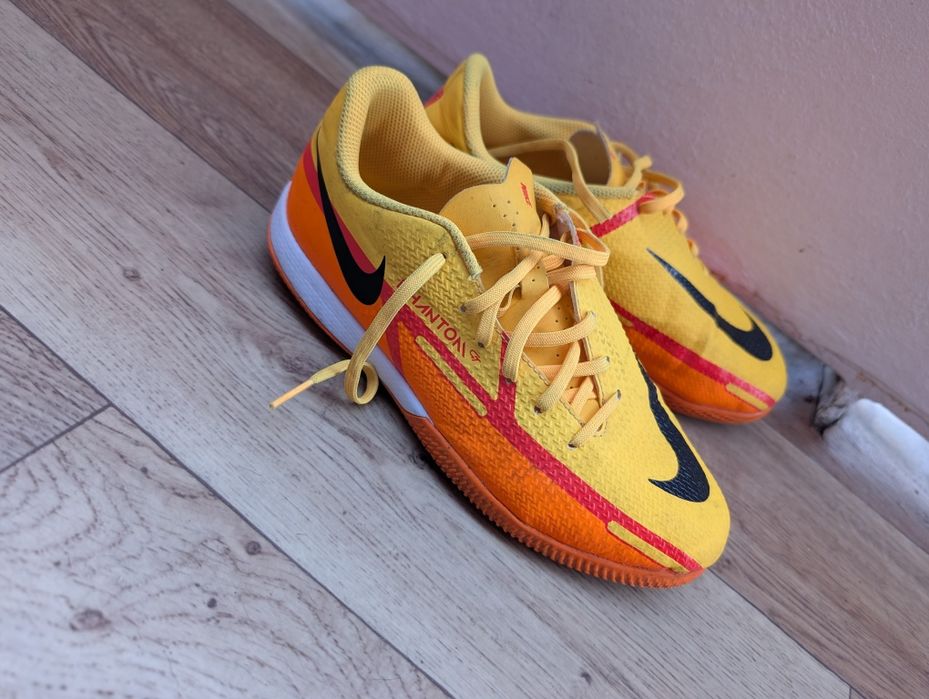 Pomarańczowo żółte Nike