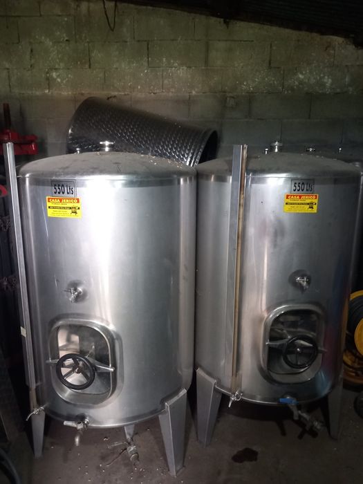 Cubas em inox+ esmagadores de uvas + prensas